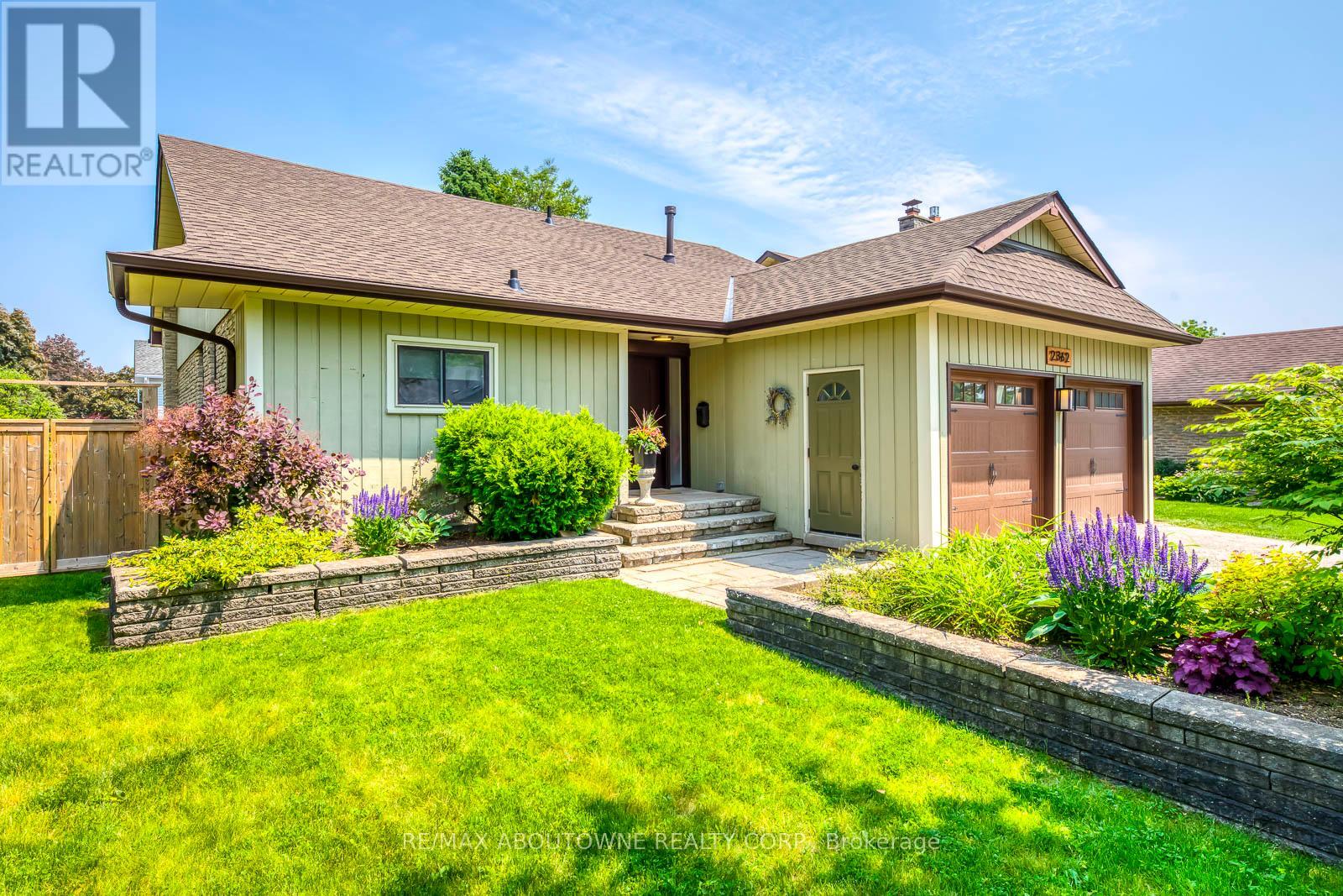 Photo 1 of 2362 Sinclair Circle, Burlington ON