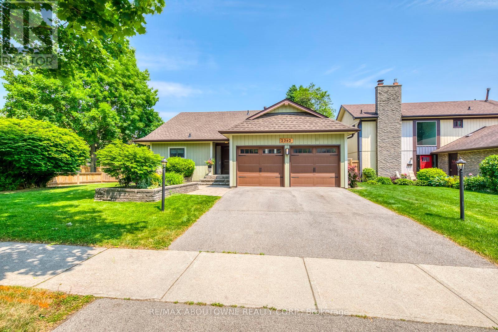 Photo 8 of 2362 Sinclair Circle, Burlington ON