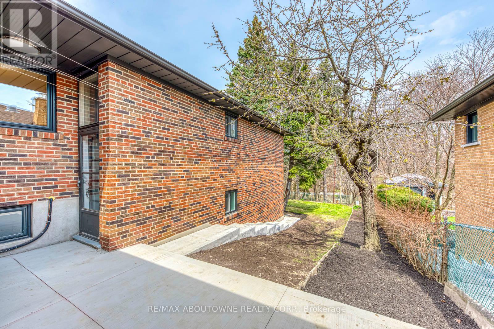 Photo 44 of 7 Ivybridge Drive, Toronto ON