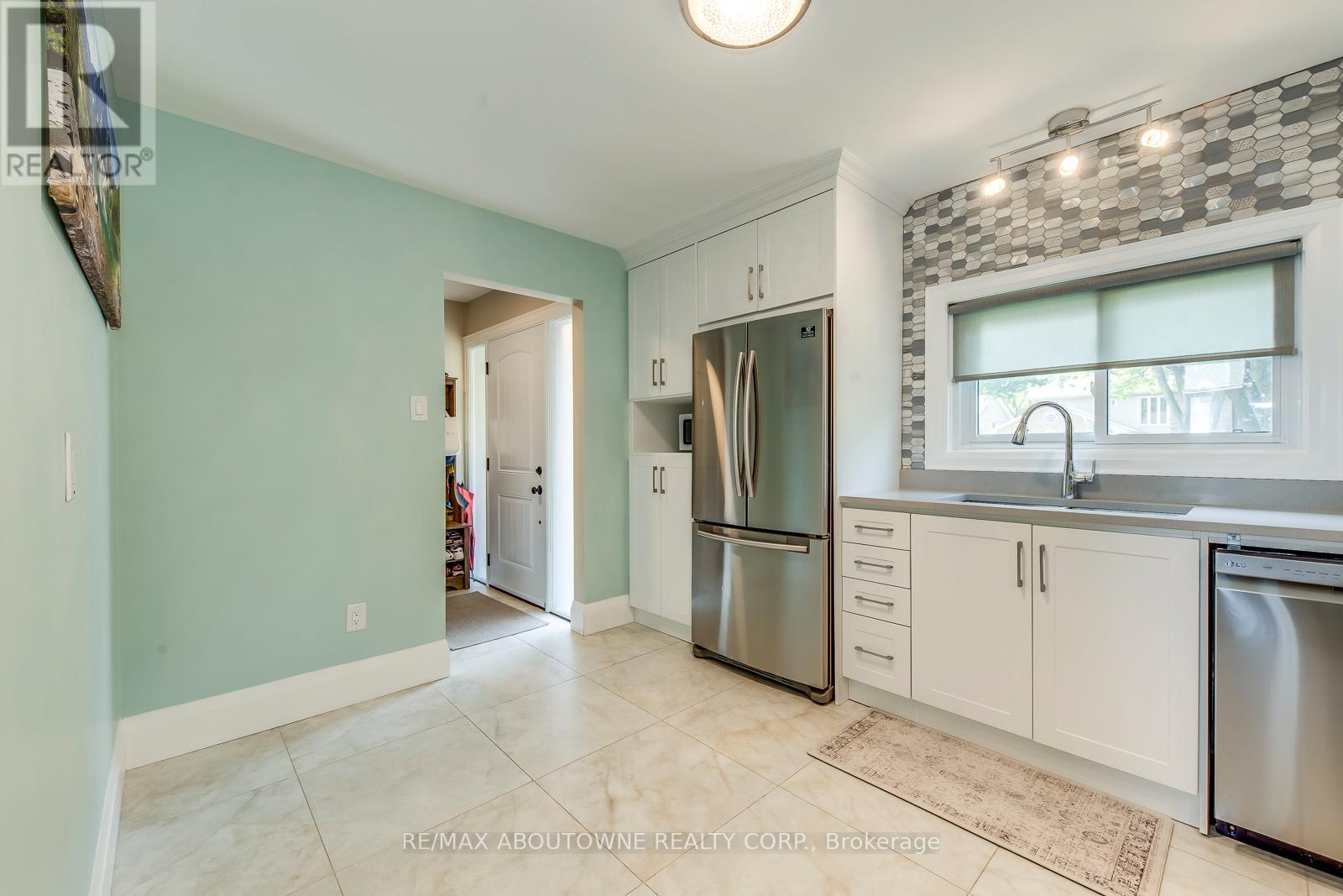 Photo 38 of 2362 Sinclair Circle, Burlington ON