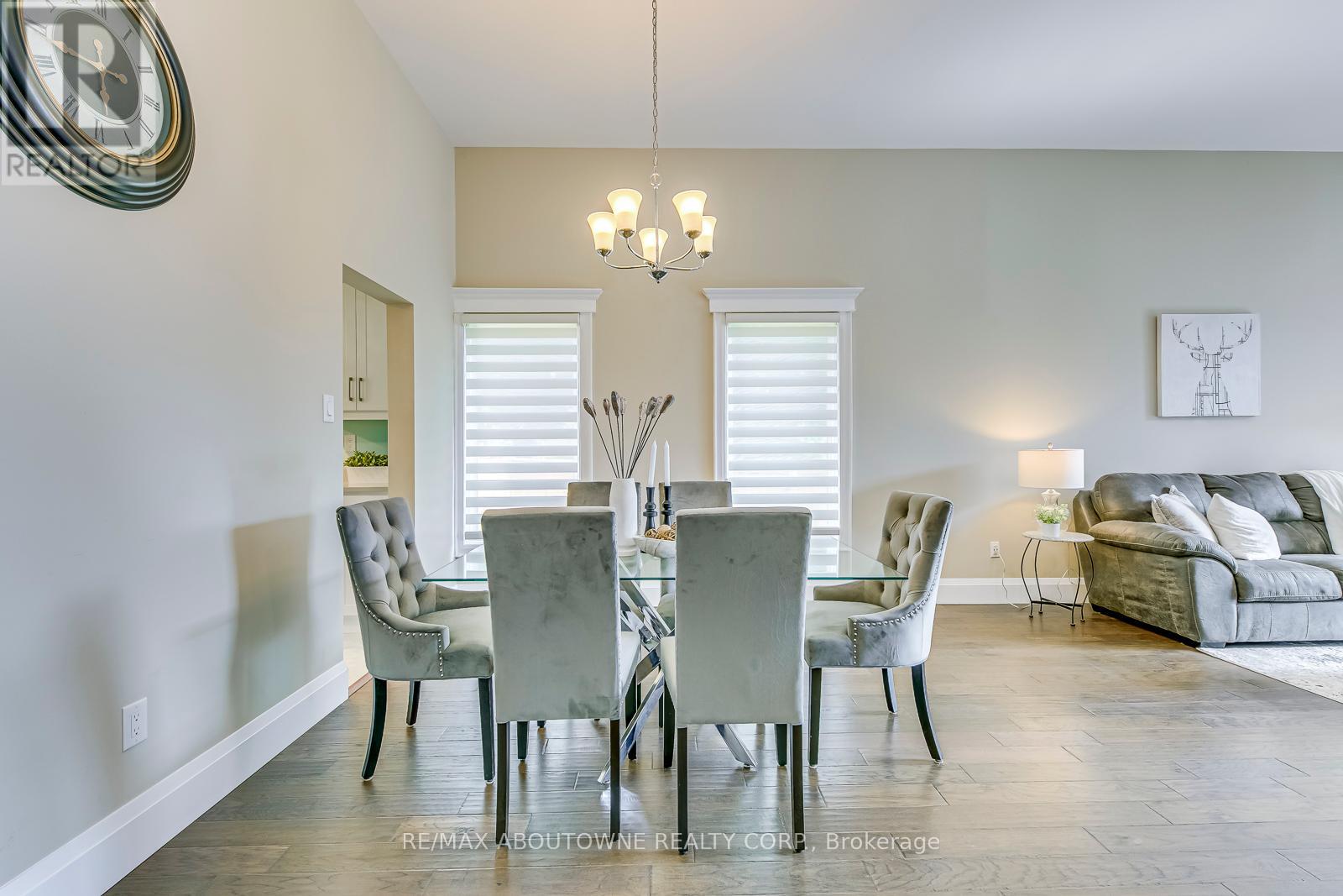 Photo 26 of 2362 Sinclair Circle, Burlington ON