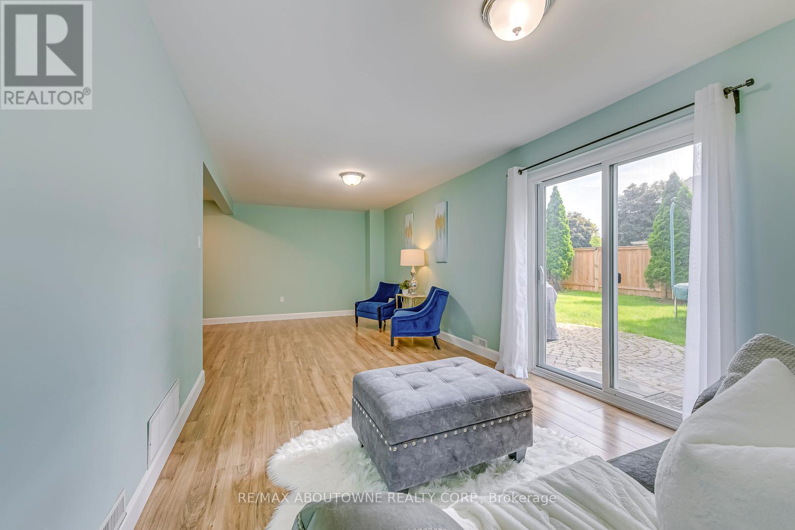 Photo 36 of 2362 Sinclair Circle, Burlington ON
