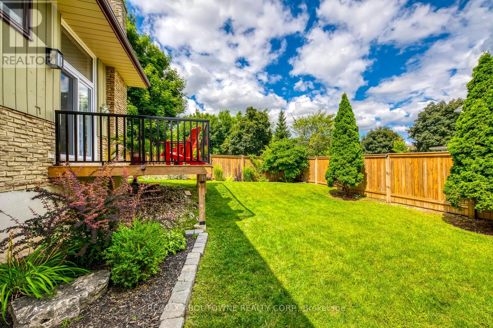 Photo 30 of 2362 Sinclair Circle, Burlington ON