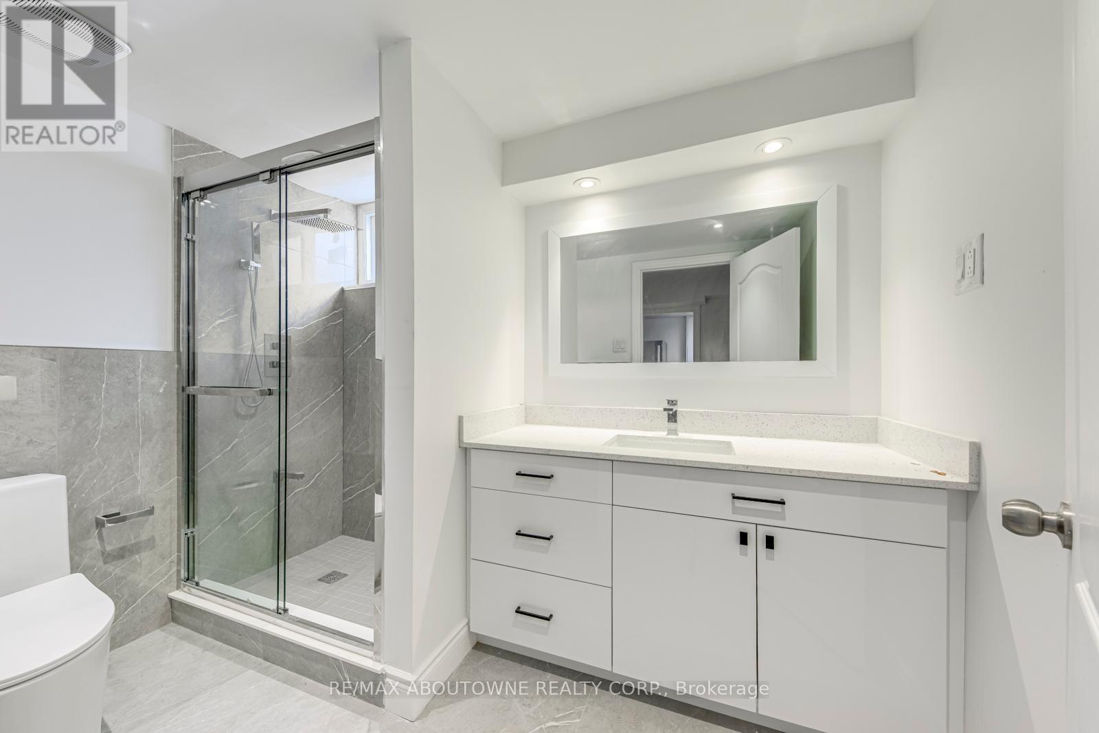 Photo 38 of 7 Ivybridge Drive, Toronto ON