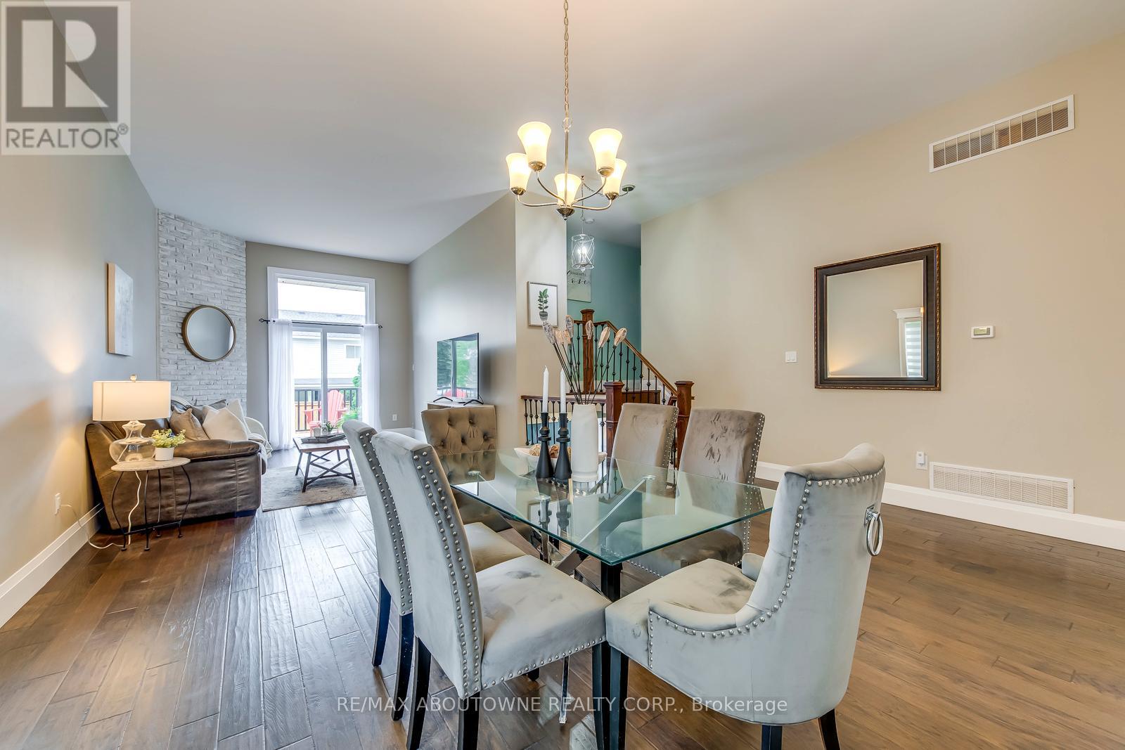 Photo 21 of 2362 Sinclair Circle, Burlington ON