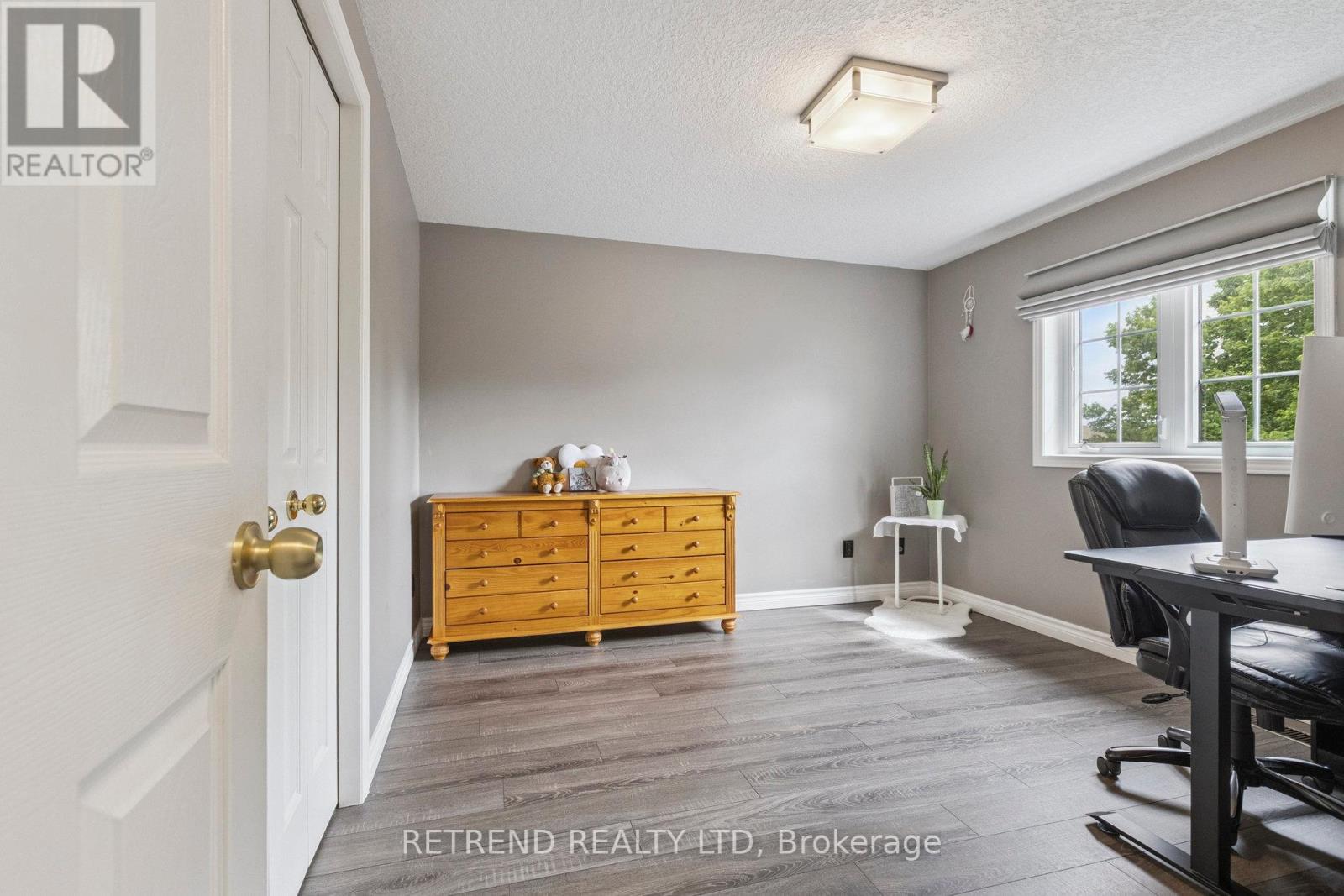 Photo 29 of 134 Queen Charlotte Crescent, Kitchener ON