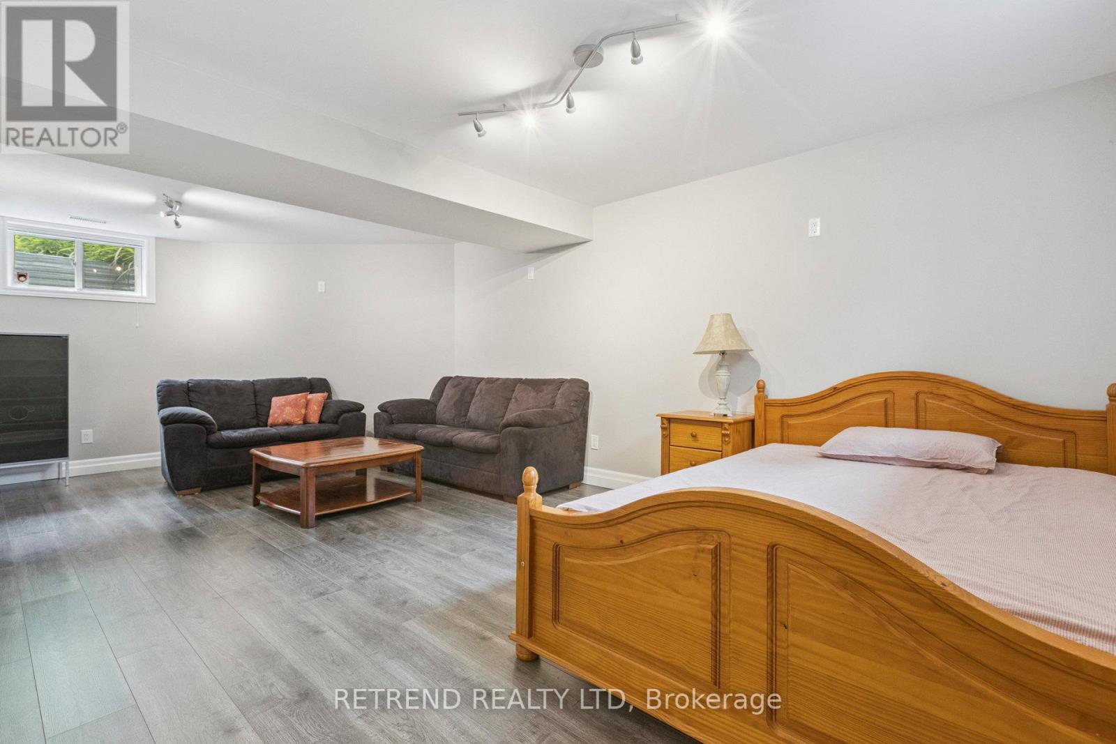 Photo 16 of 134 Queen Charlotte Crescent, Kitchener ON