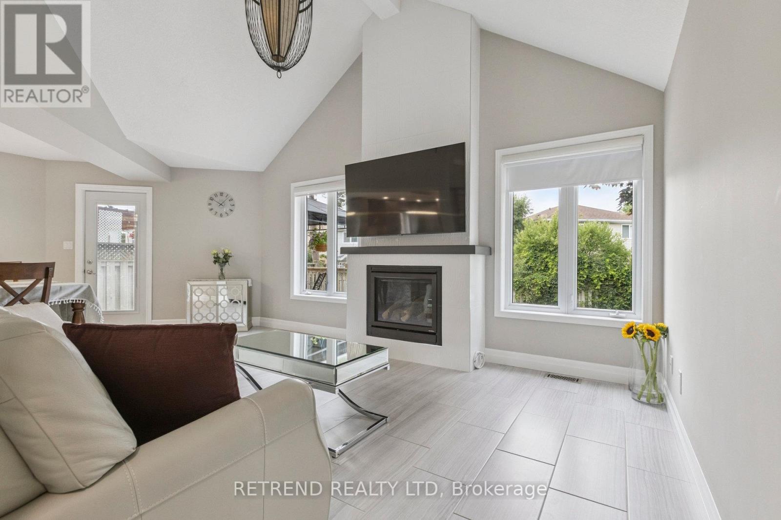 Photo 9 of 134 Queen Charlotte Crescent, Kitchener ON