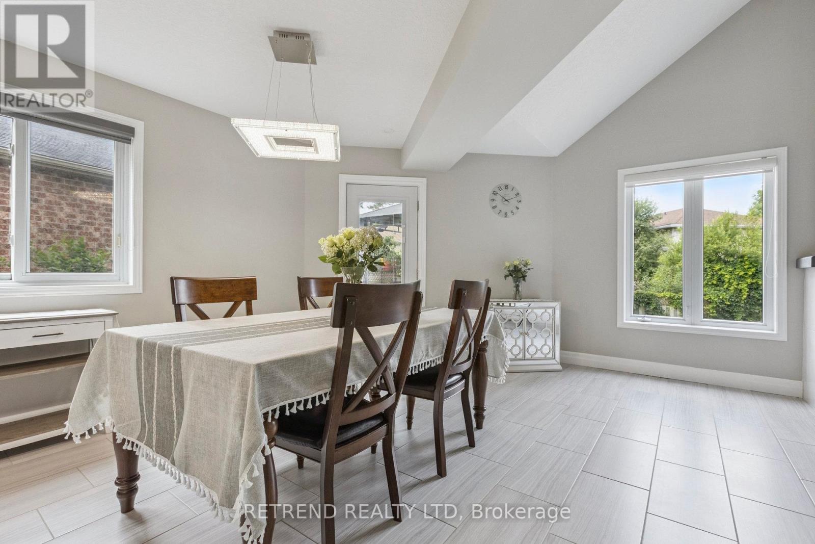 Photo 32 of 134 Queen Charlotte Crescent, Kitchener ON