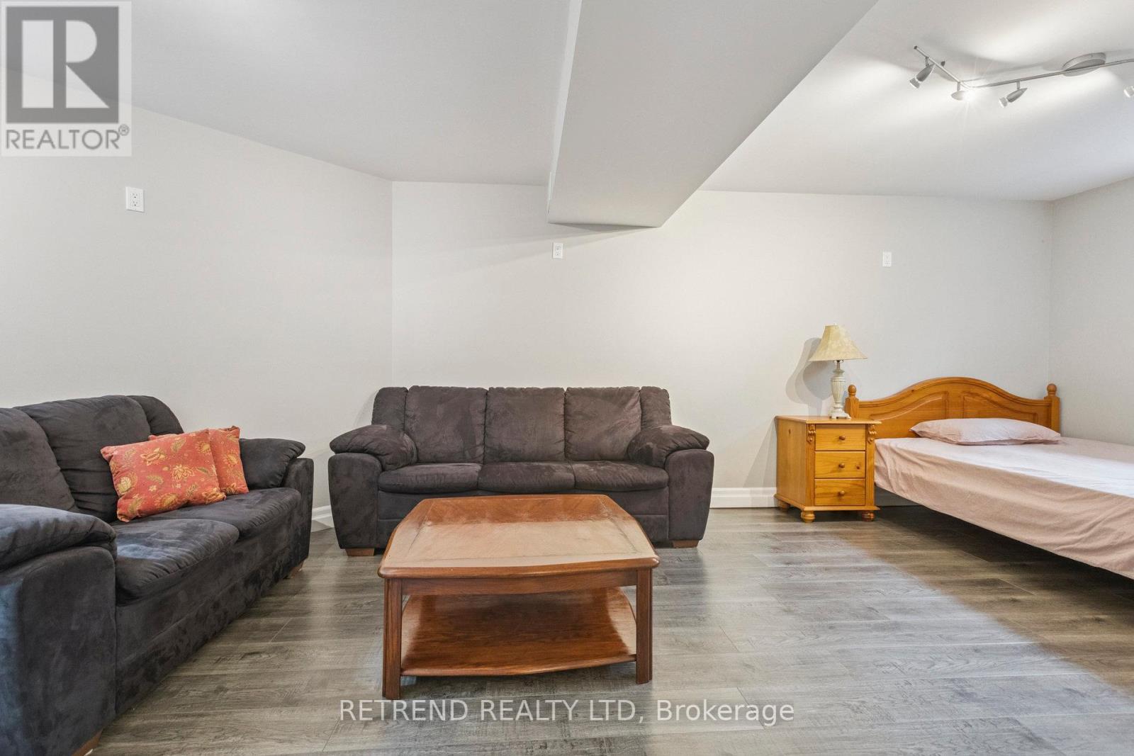 Photo 12 of 134 Queen Charlotte Crescent, Kitchener ON