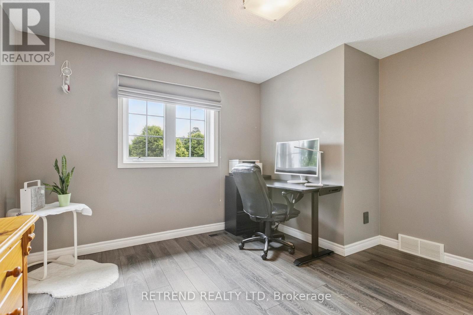 Photo 13 of 134 Queen Charlotte Crescent, Kitchener ON
