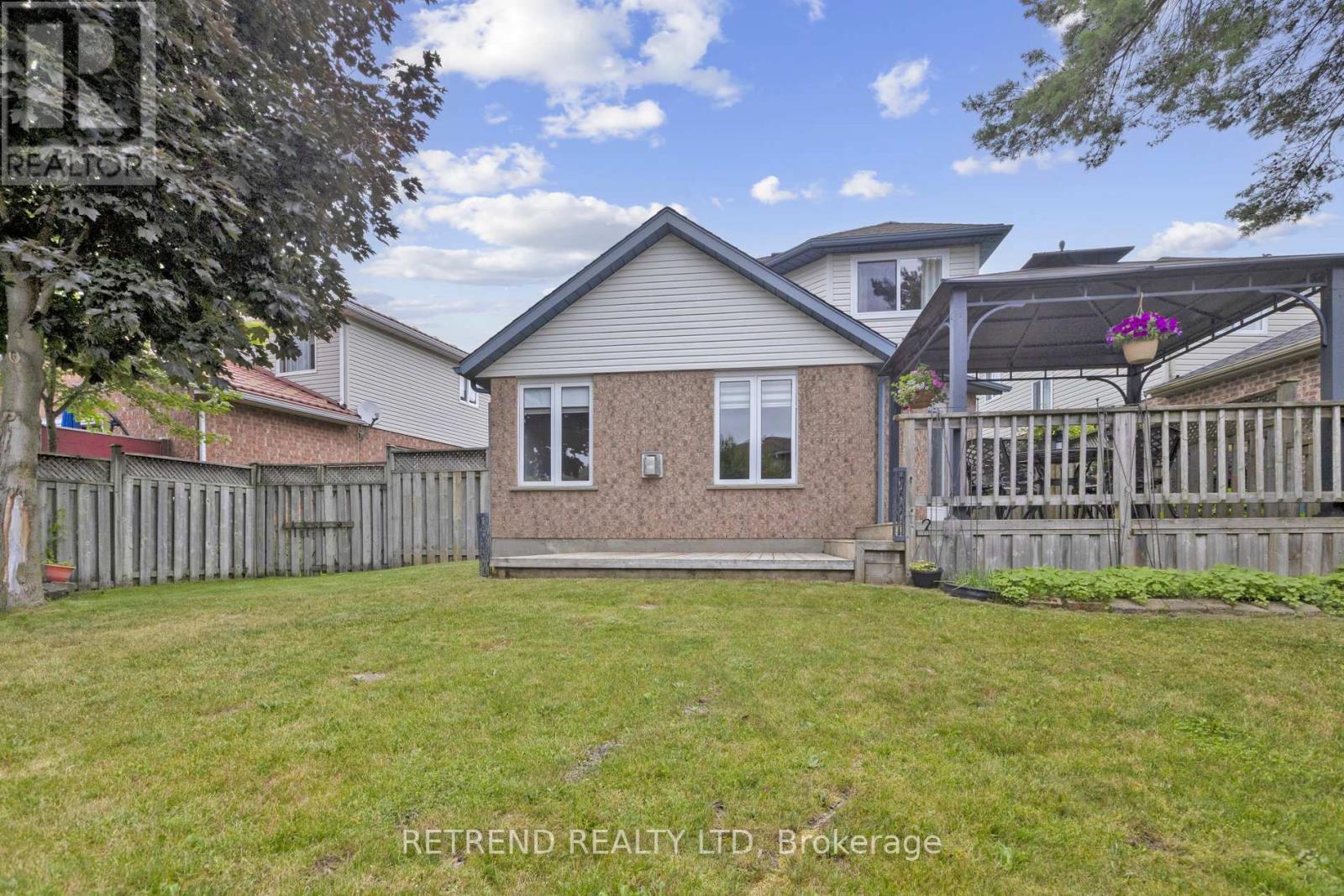 Photo 17 of 134 Queen Charlotte Crescent, Kitchener ON