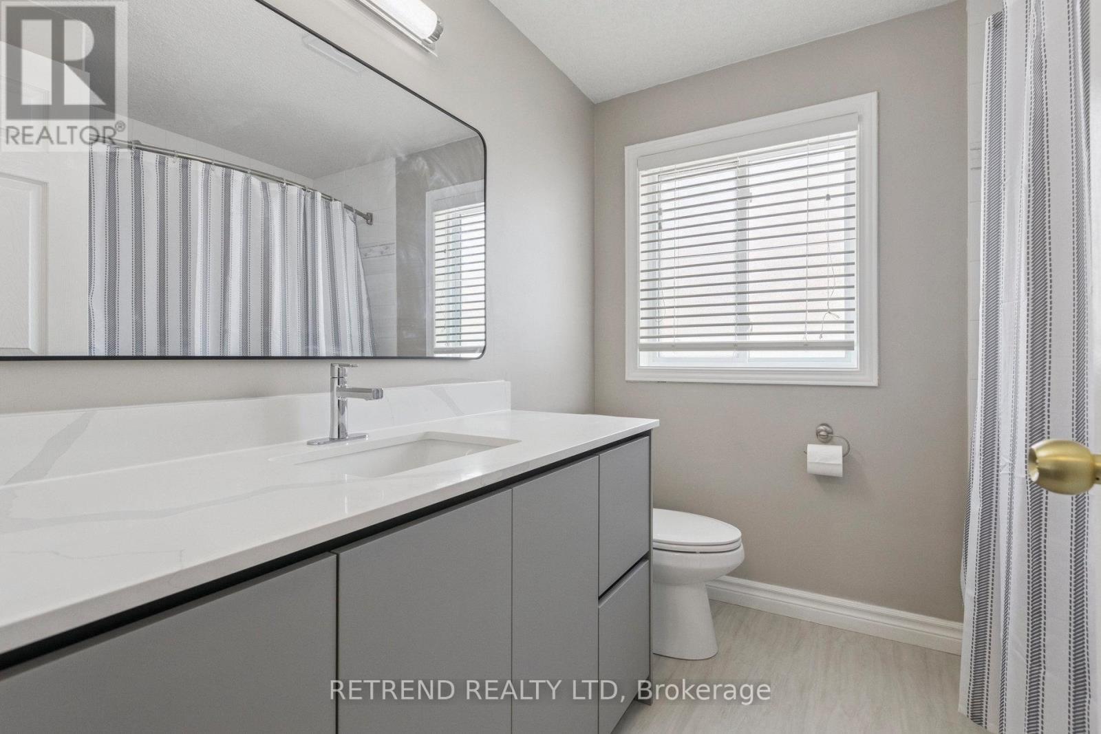 Photo 26 of 134 Queen Charlotte Crescent, Kitchener ON