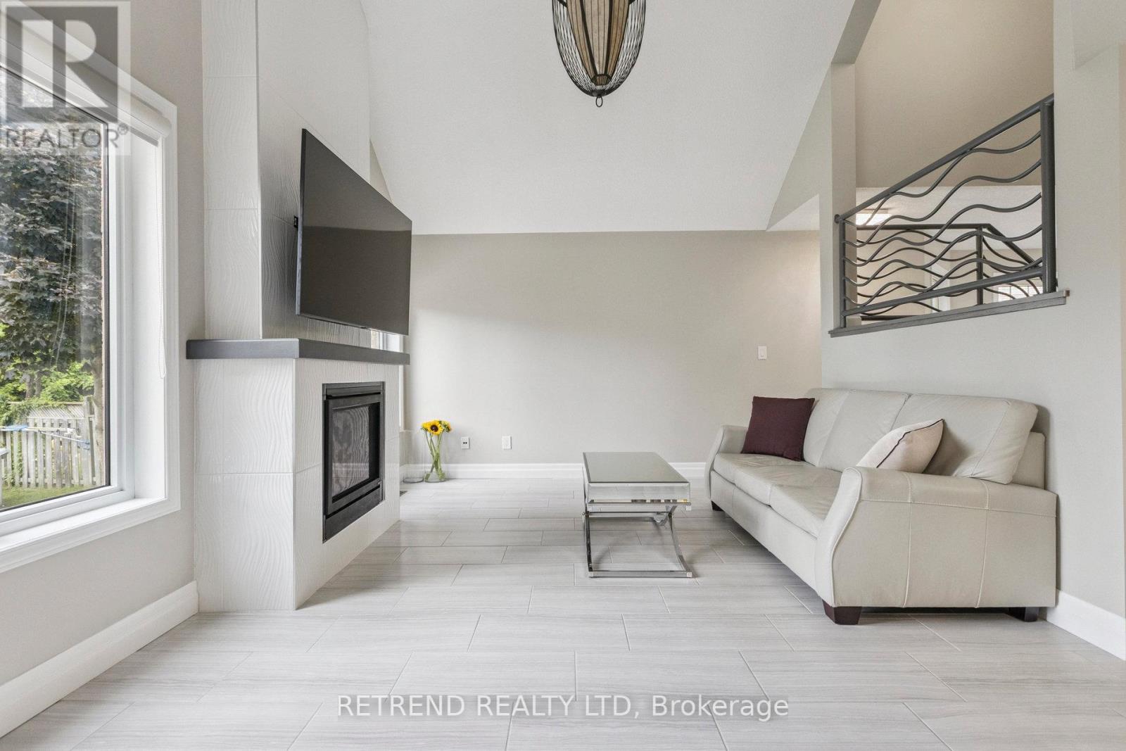 Photo 7 of 134 Queen Charlotte Crescent, Kitchener ON