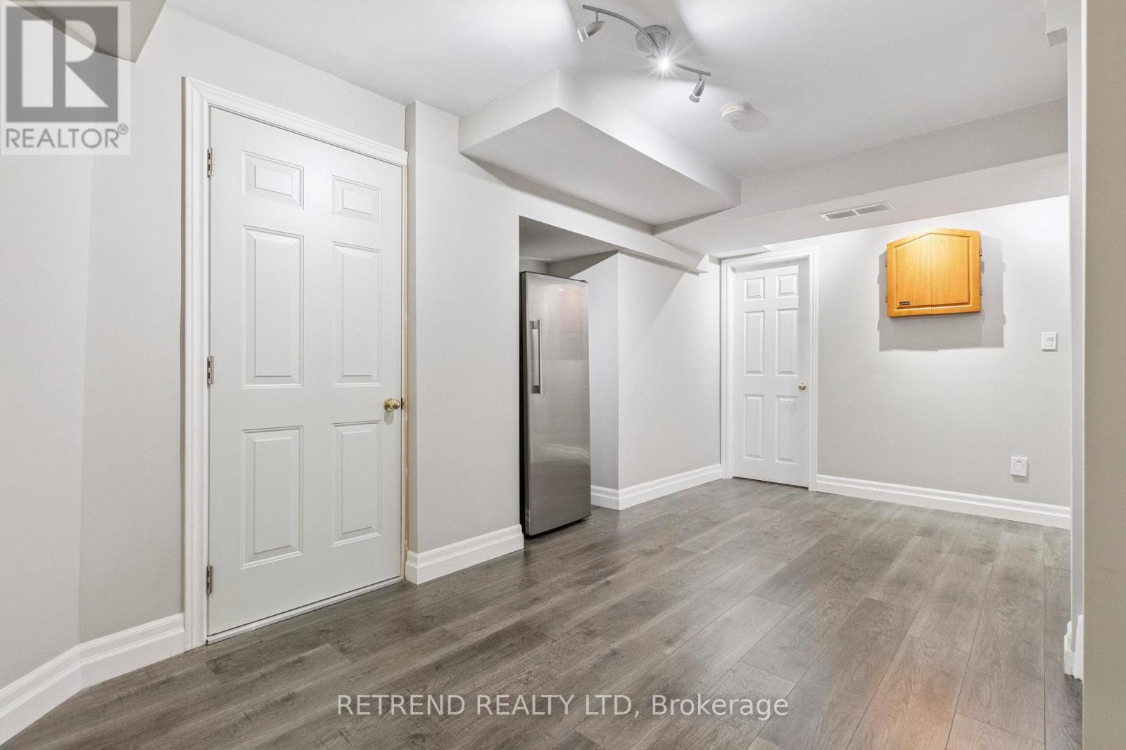 Photo 18 of 134 Queen Charlotte Crescent, Kitchener ON