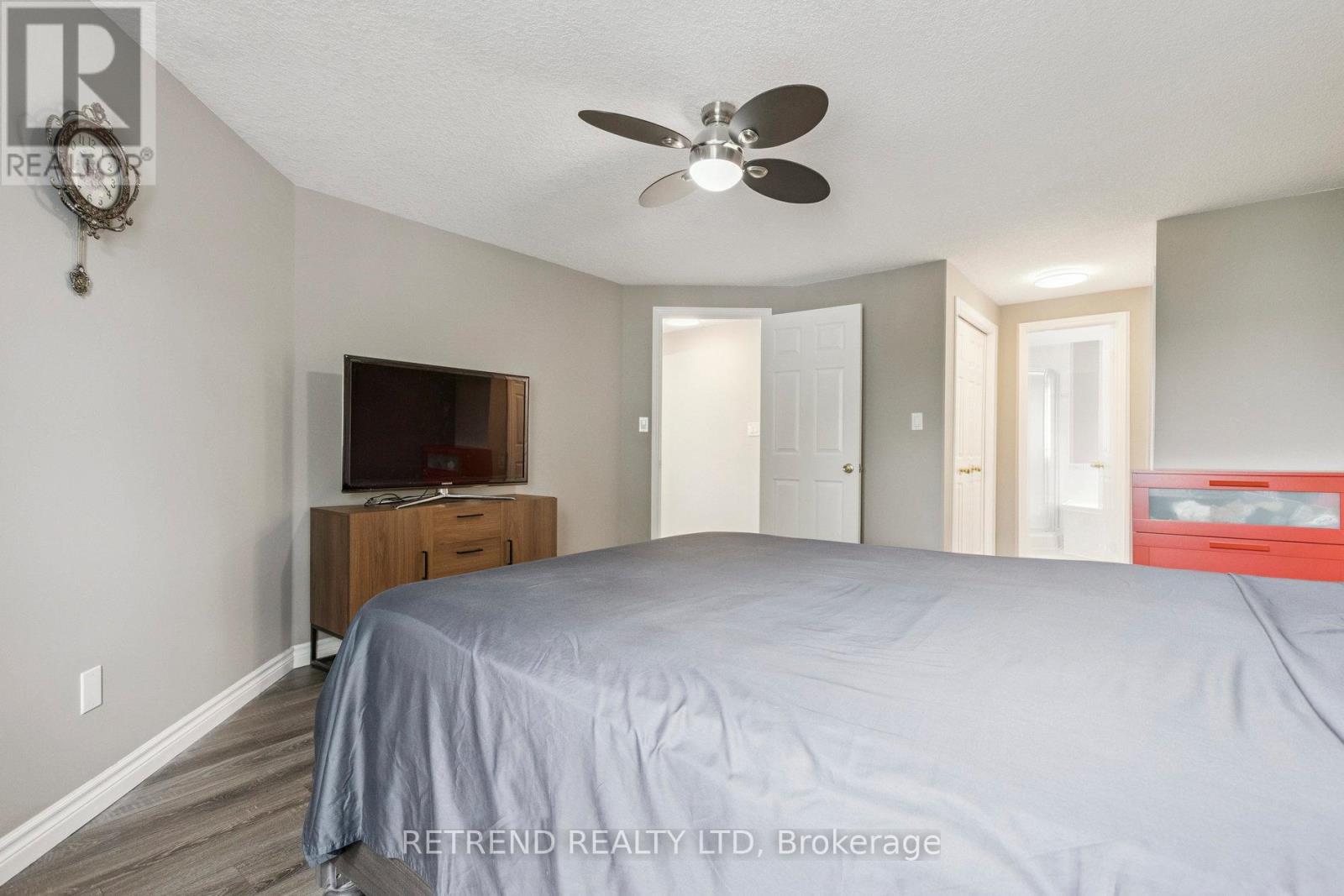 Photo 24 of 134 Queen Charlotte Crescent, Kitchener ON