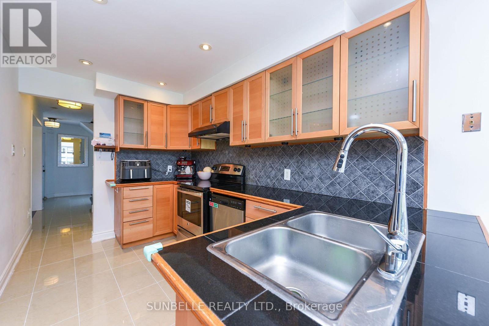 Photo 7 of 3826 Allcroft Road, Mississauga ON