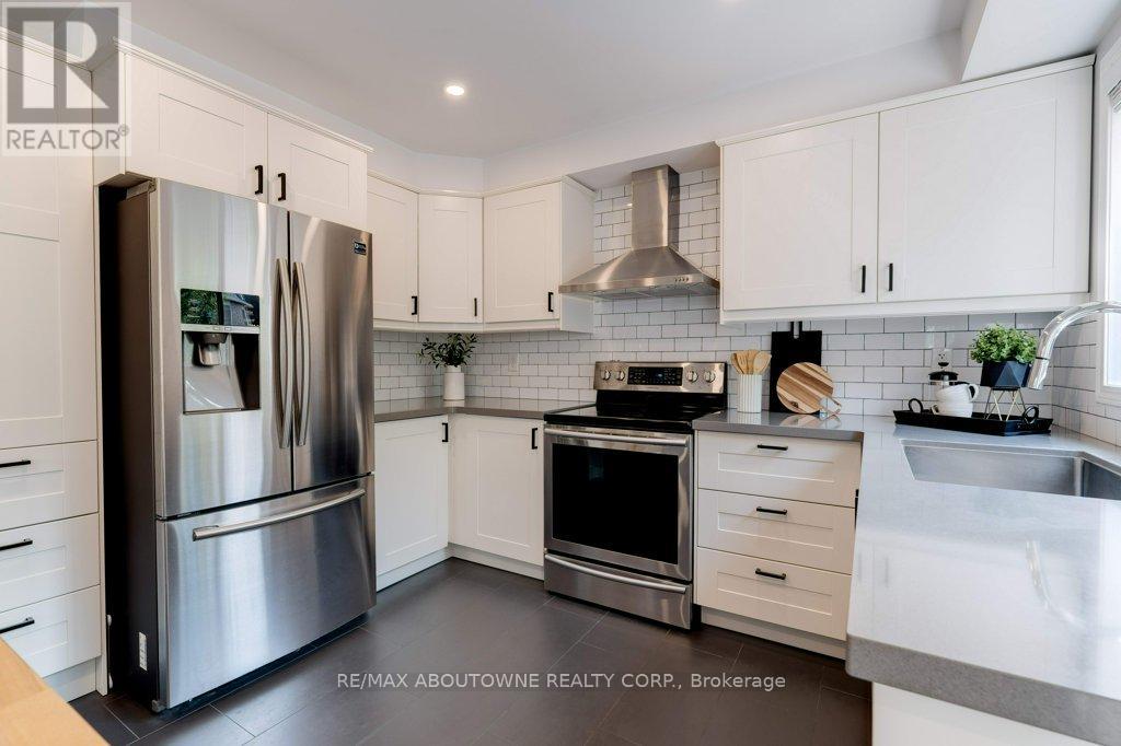 Photo 9 of 3133 Abernathy Way, Oakville ON
