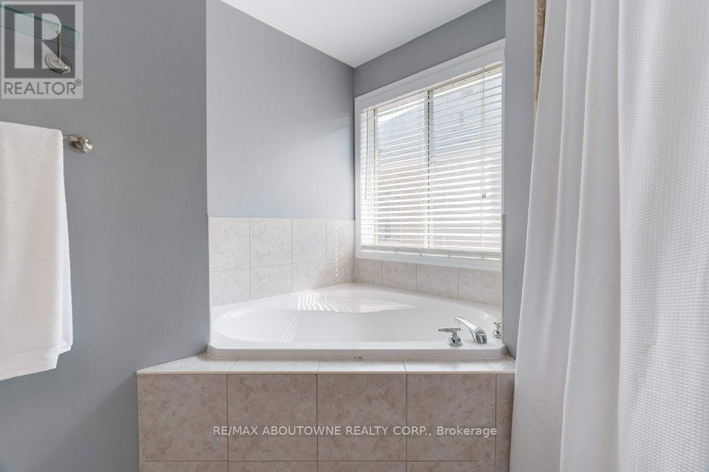 Photo 16 of 3133 Abernathy Way, Oakville ON