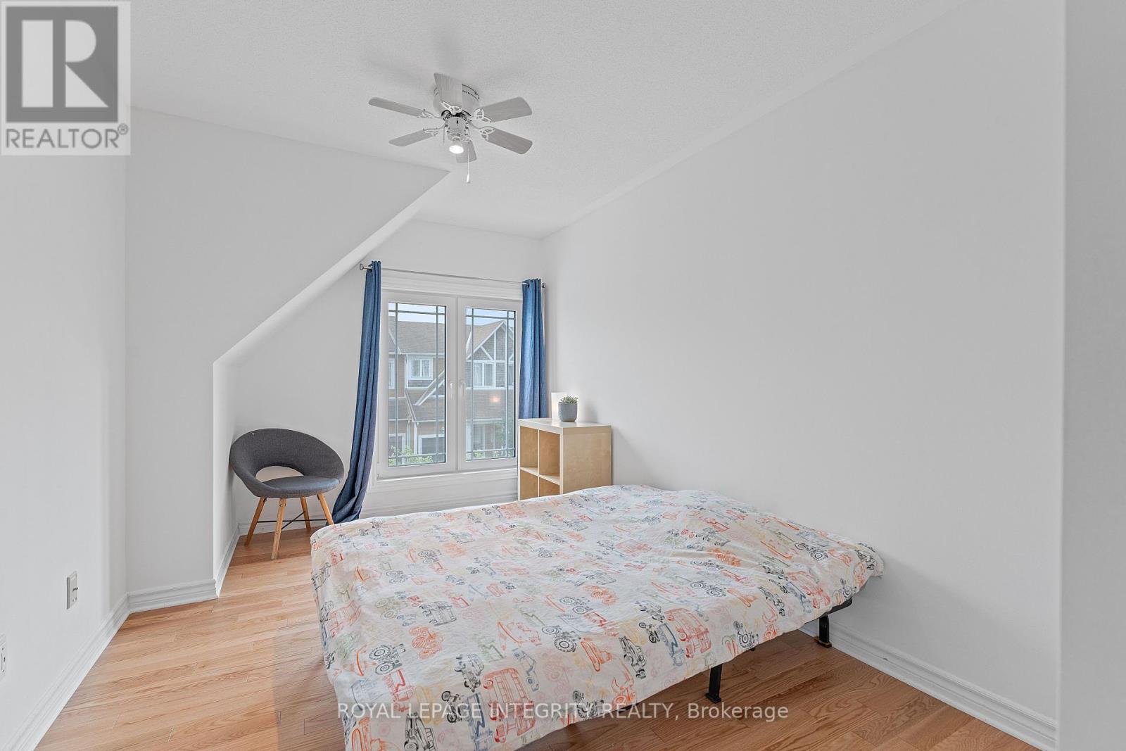 Photo 18 of 258 Catamount Court, Ottawa ON