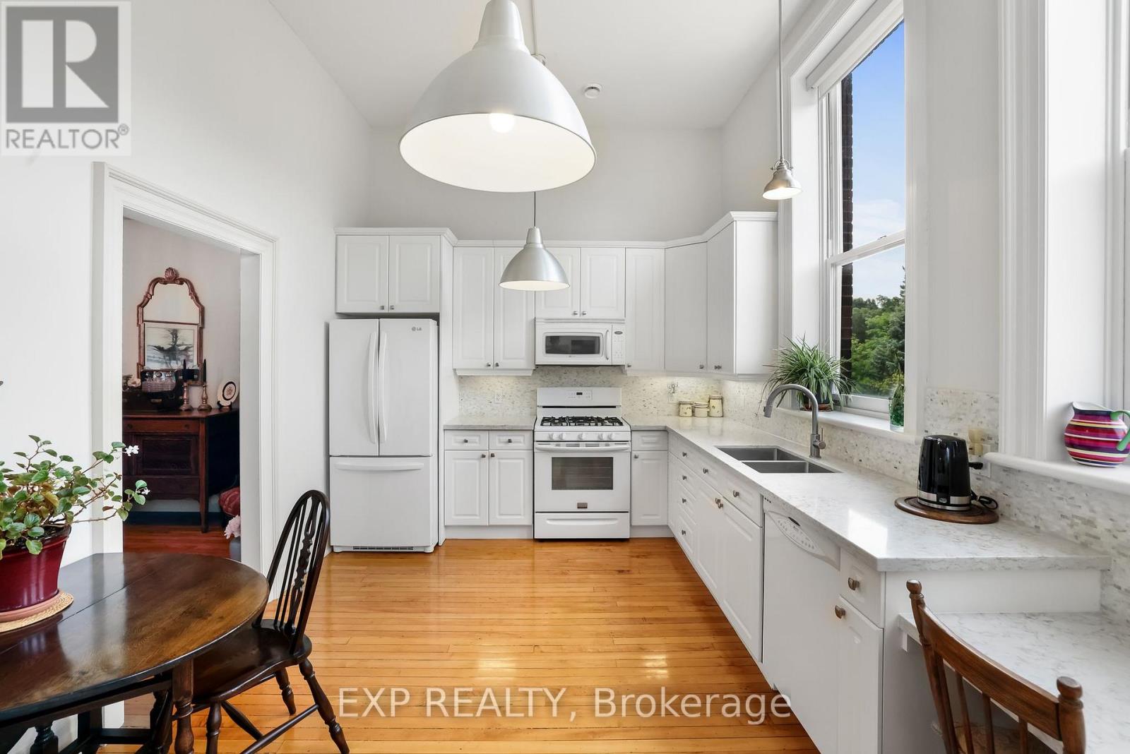 Photo 16 of 302 72 Pine Street N, Port Hope ON