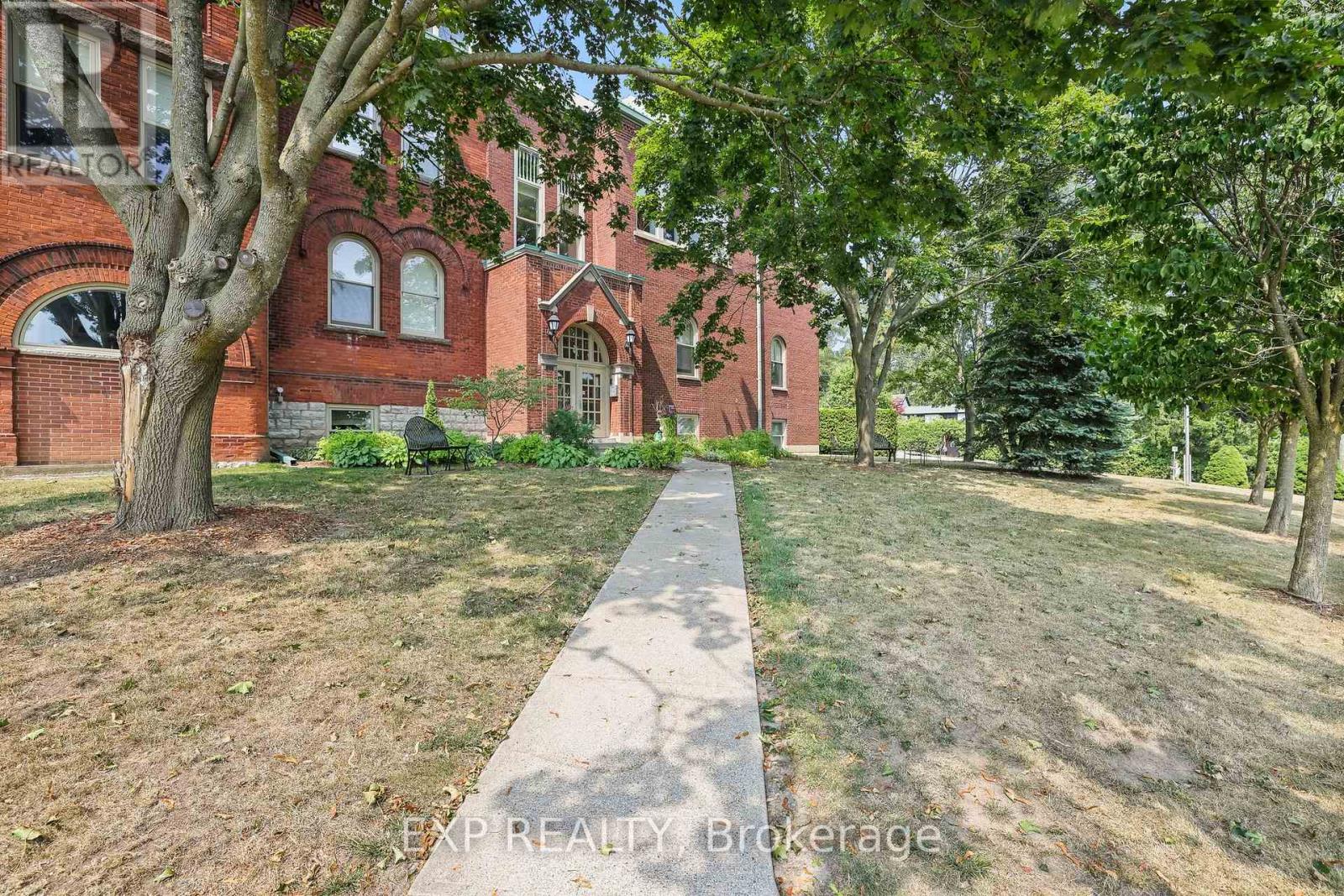 Photo 4 of 302 72 Pine Street N, Port Hope ON