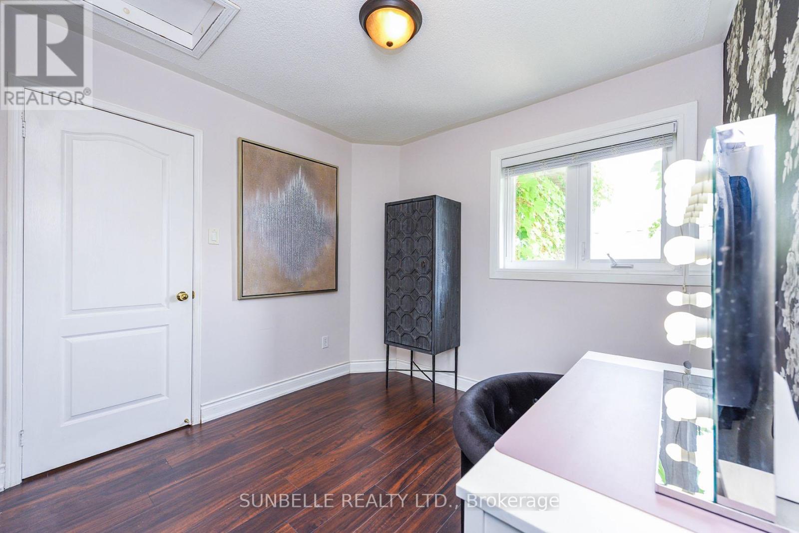 Photo 3 of 3826 Allcroft Road, Mississauga ON