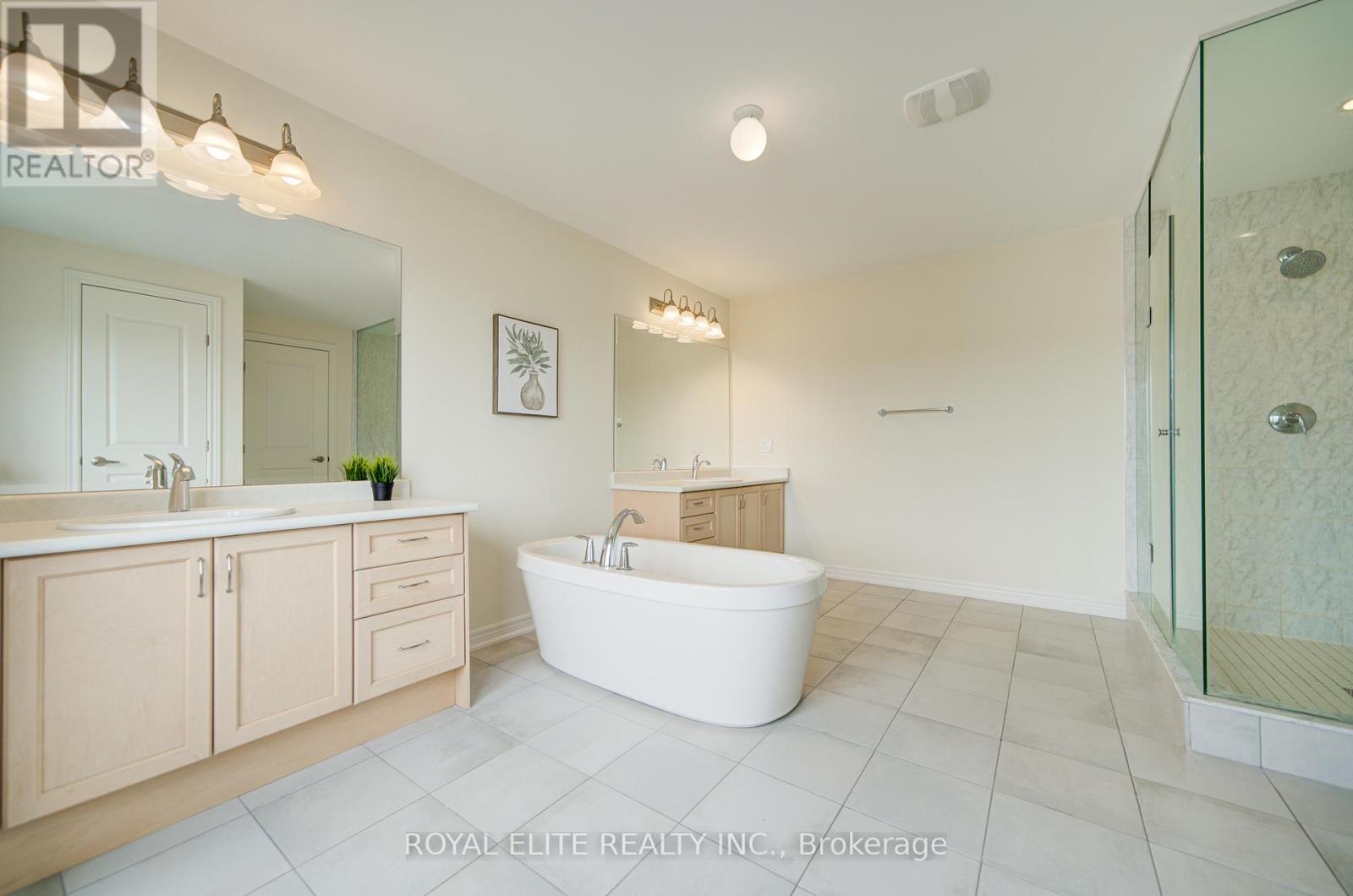 Photo 32 of 7 Goldeneye Drive, East Gwillimbury ON