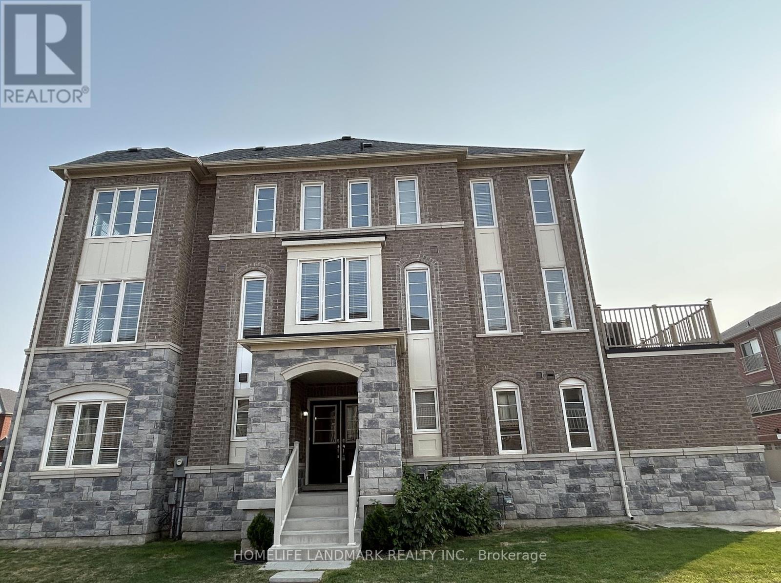 Photo 2 of 3 Temple Manor Road, Brampton ON