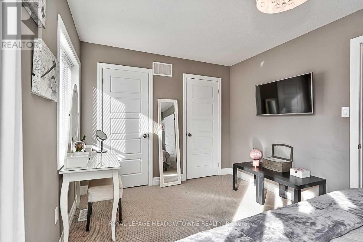 Photo 13 of 23 70 Plains Road W, Burlington ON