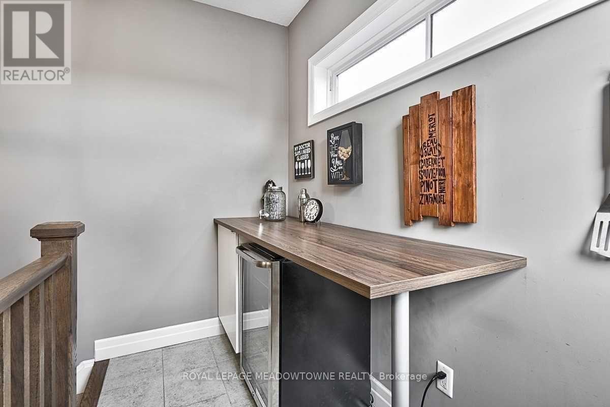 Photo 15 of 23 70 Plains Road W, Burlington ON