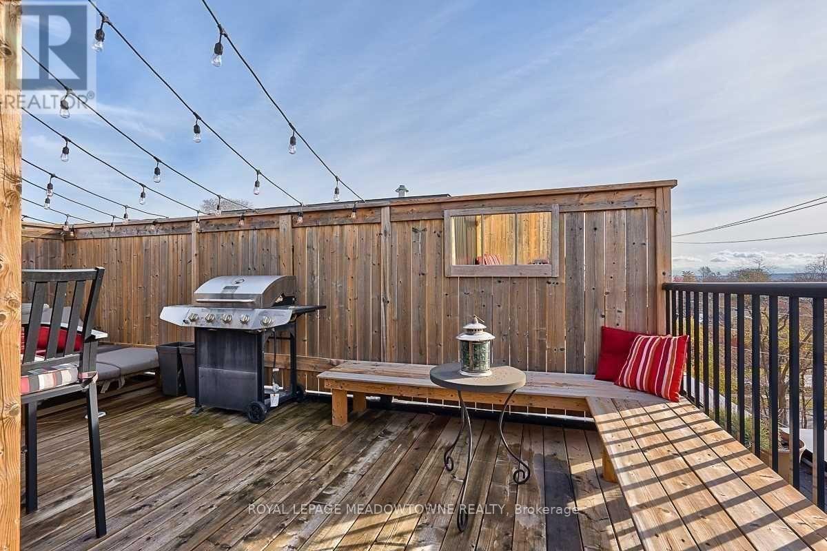Photo 19 of 23 70 Plains Road W, Burlington ON