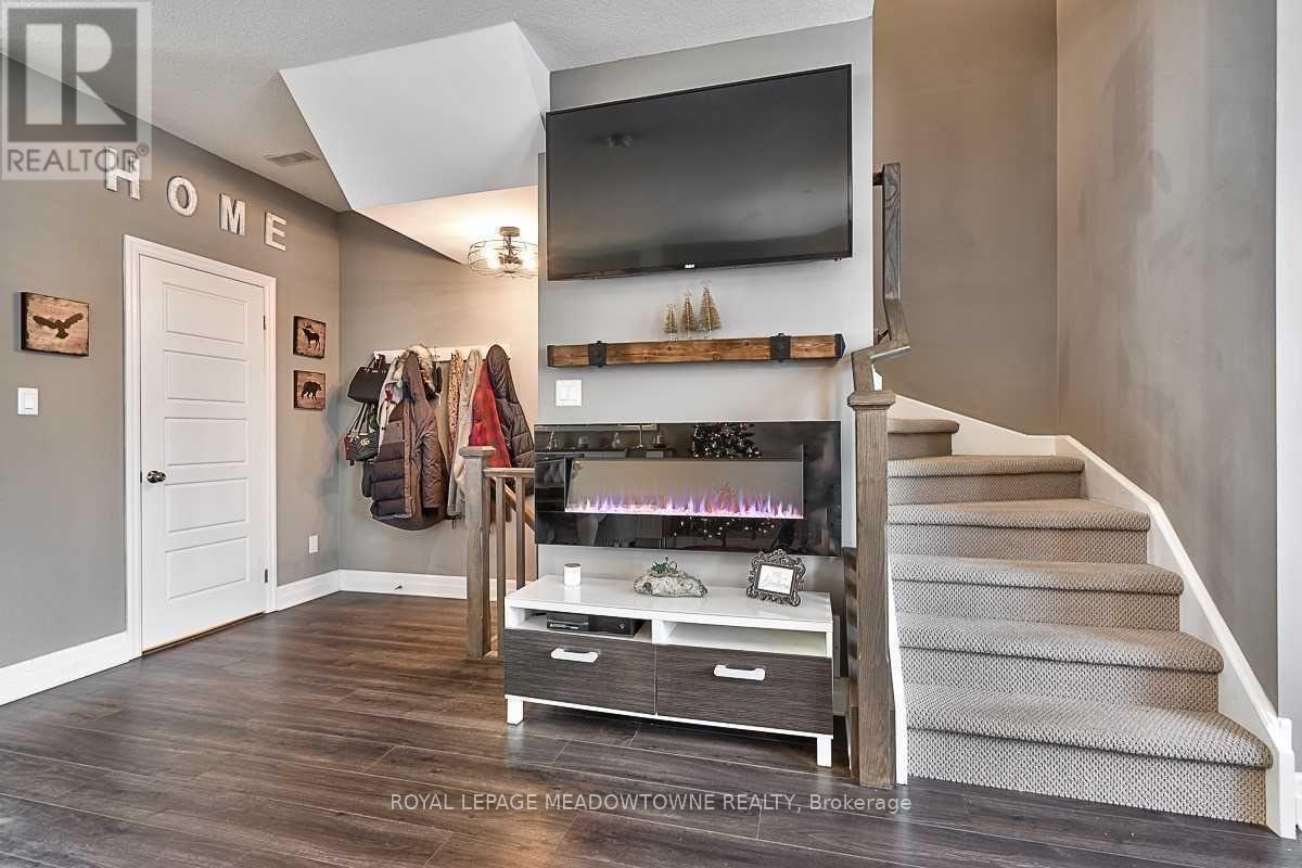 Photo 5 of 23 70 Plains Road W, Burlington ON
