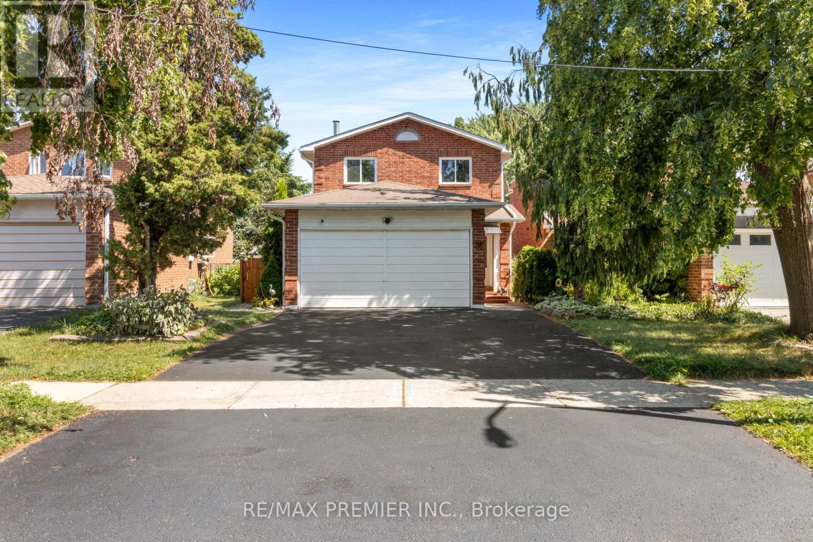 Photo 22 of 26 Ecclestone Drive, Brampton ON