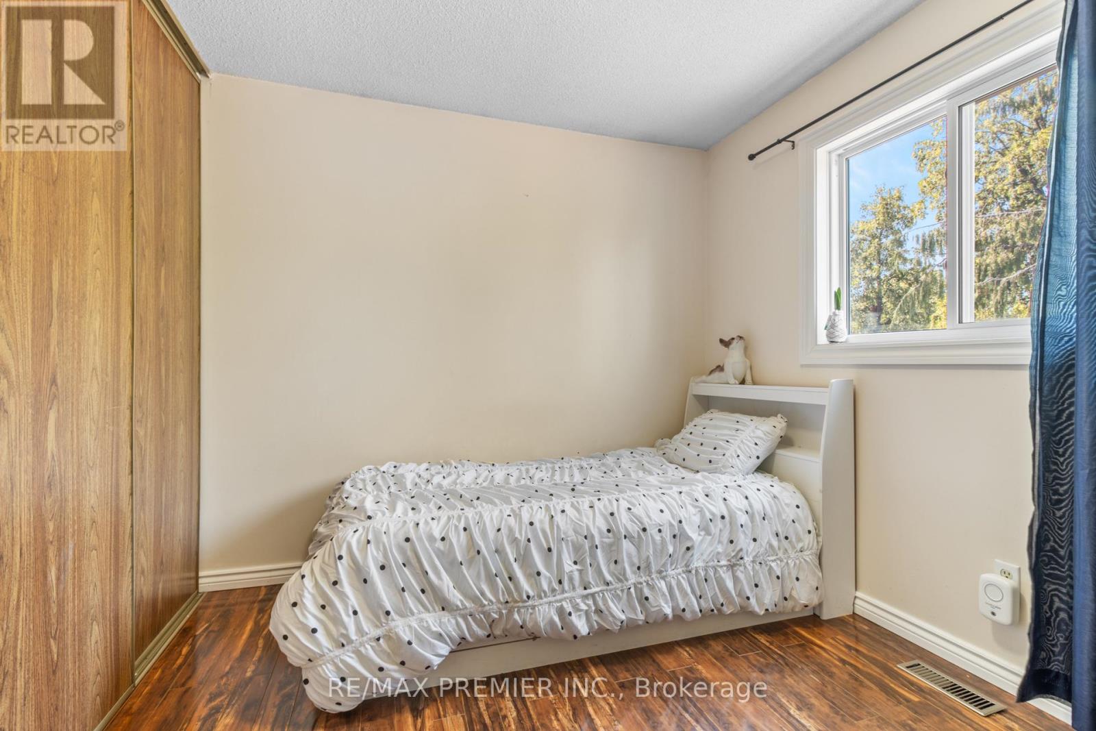 Photo 14 of 26 Ecclestone Drive, Brampton ON