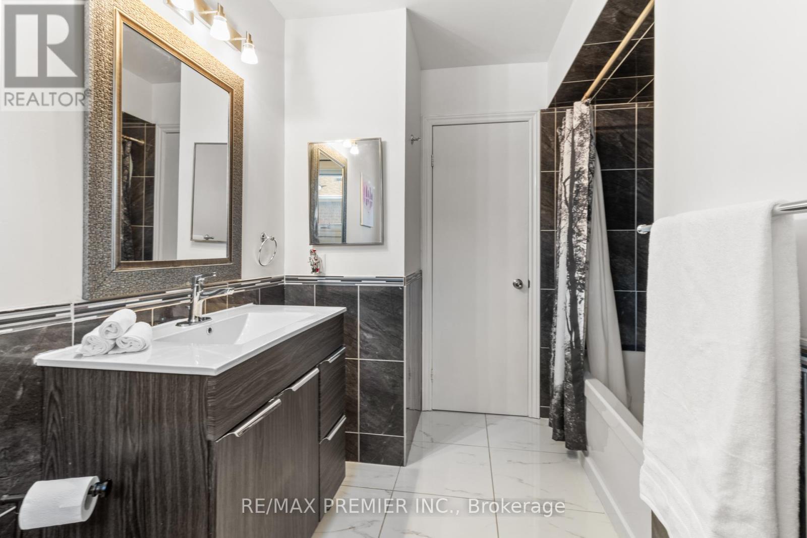 Photo 25 of 26 Ecclestone Drive, Brampton ON