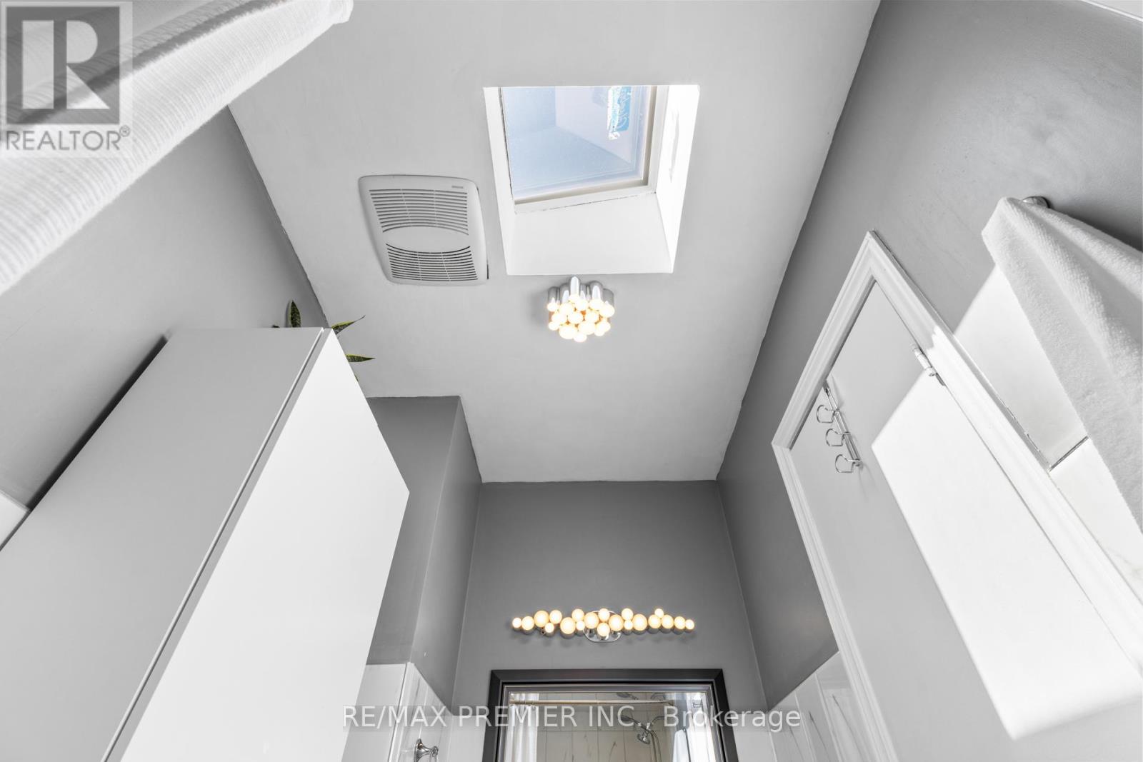 Photo 2 of 26 Ecclestone Drive, Brampton ON