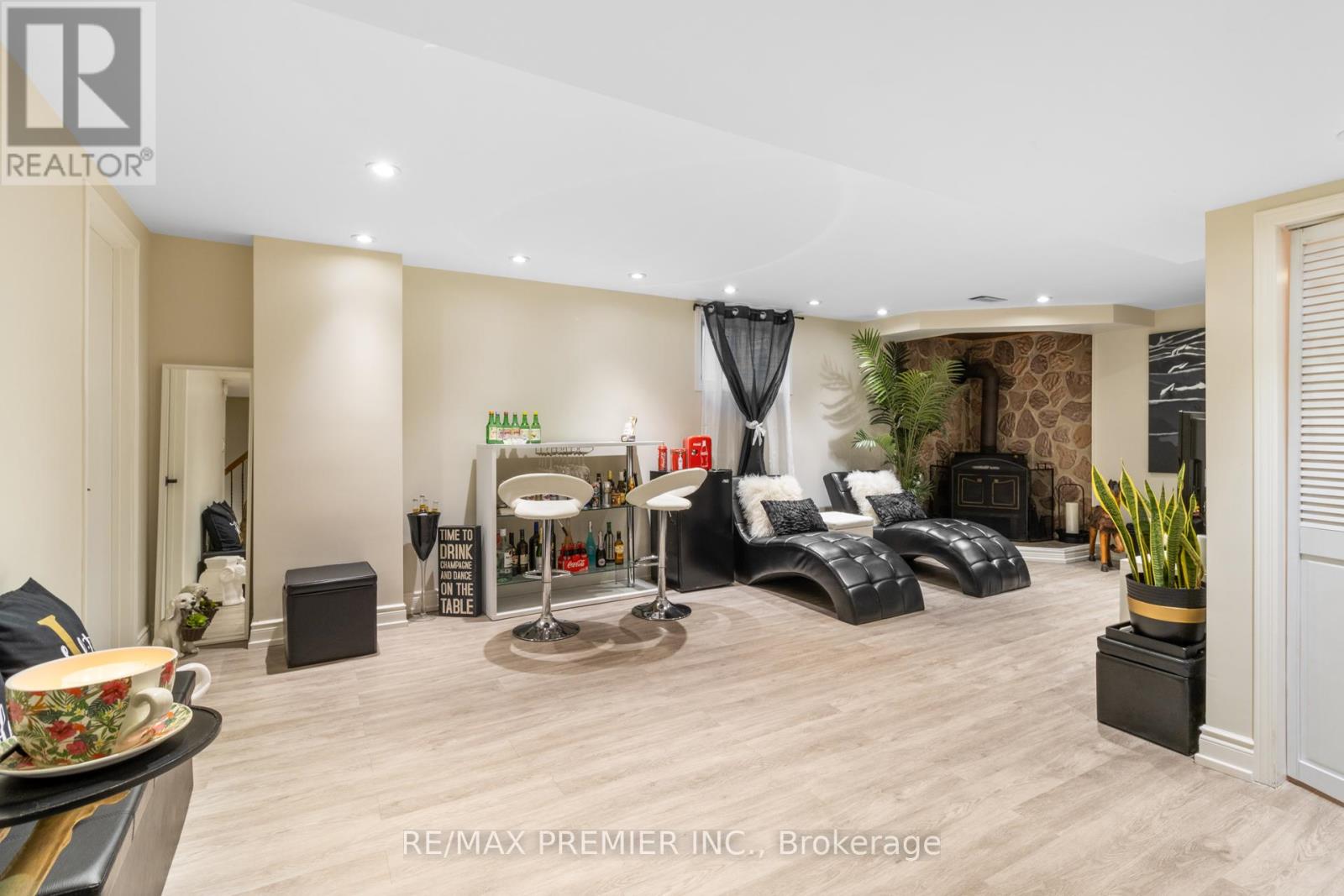 Photo 4 of 26 Ecclestone Drive, Brampton ON