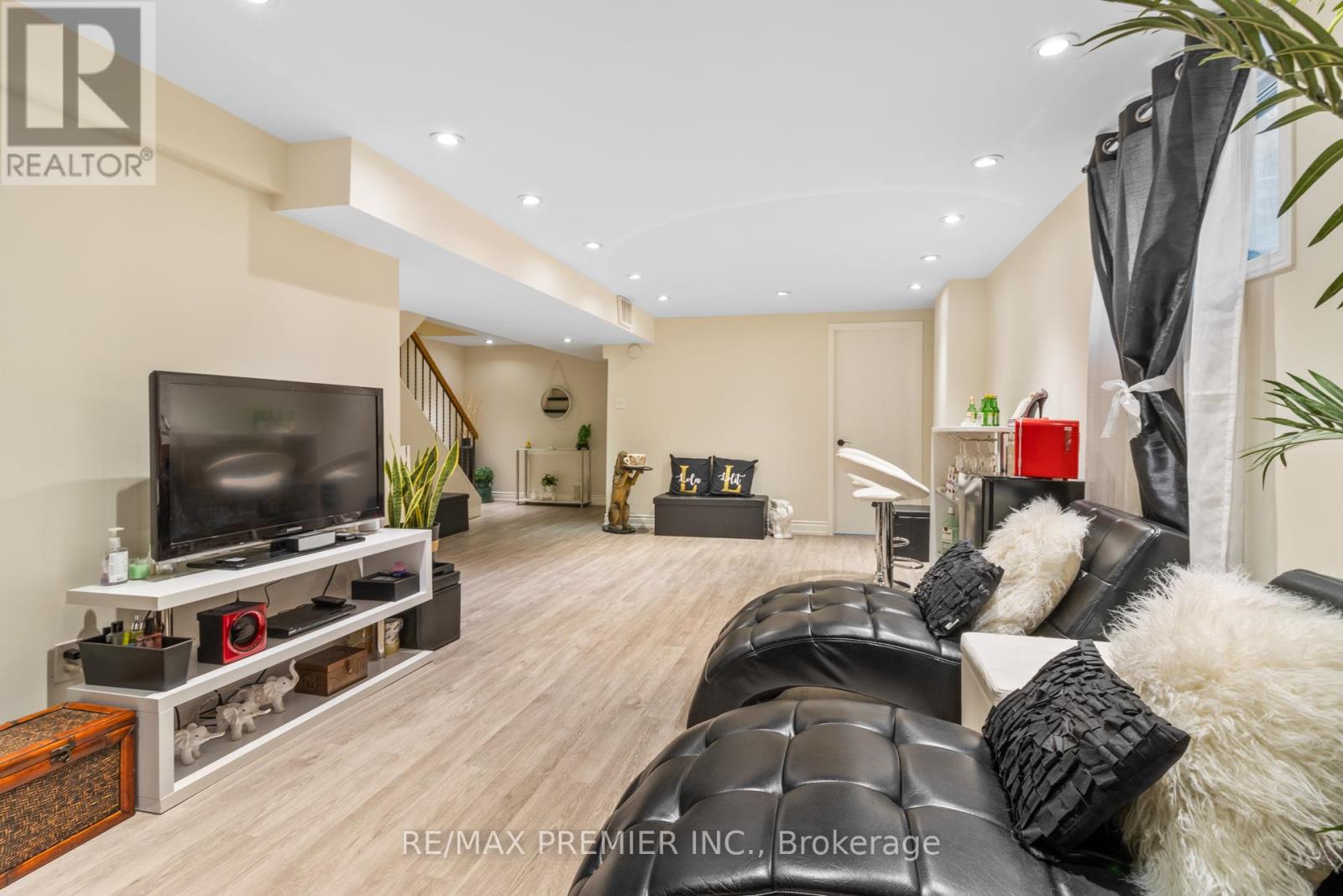 Photo 19 of 26 Ecclestone Drive, Brampton ON