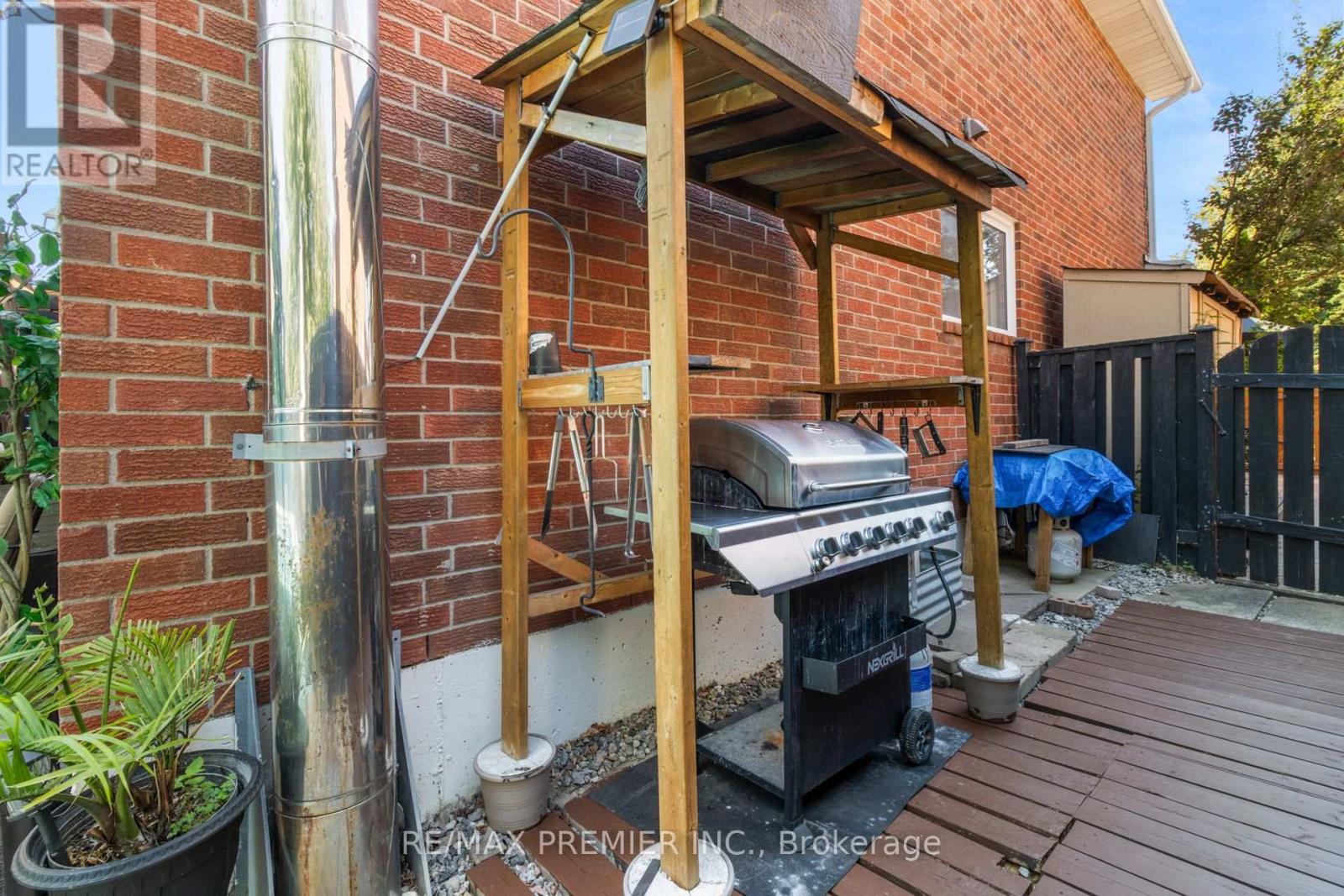 Photo 7 of 26 Ecclestone Drive, Brampton ON