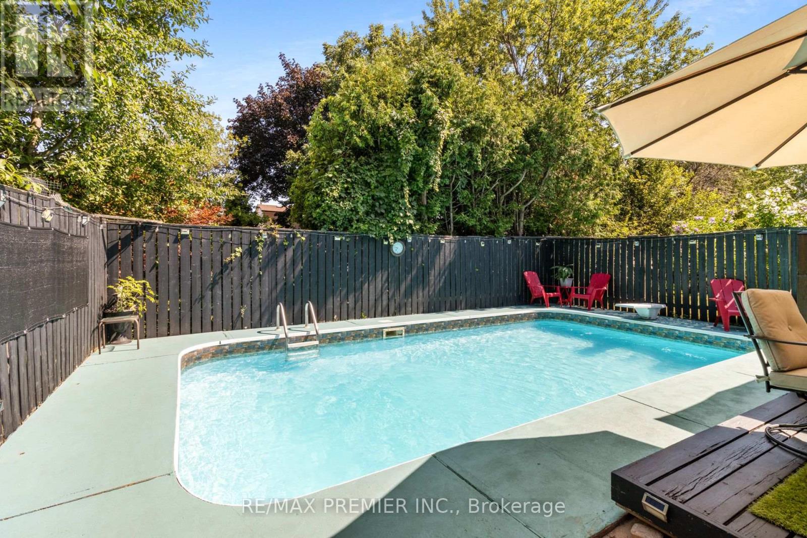 Photo 13 of 26 Ecclestone Drive, Brampton ON