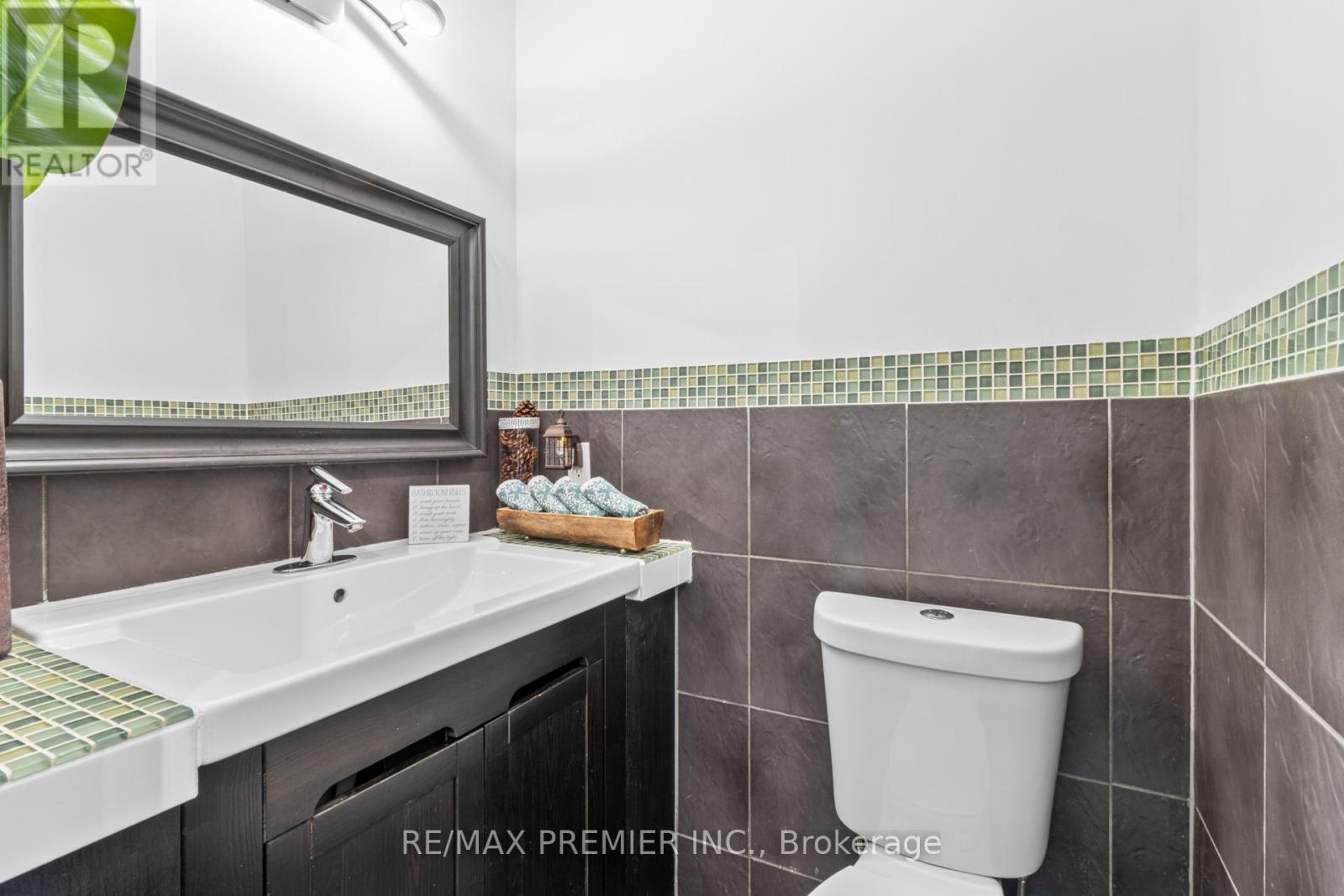 Photo 6 of 26 Ecclestone Drive, Brampton ON