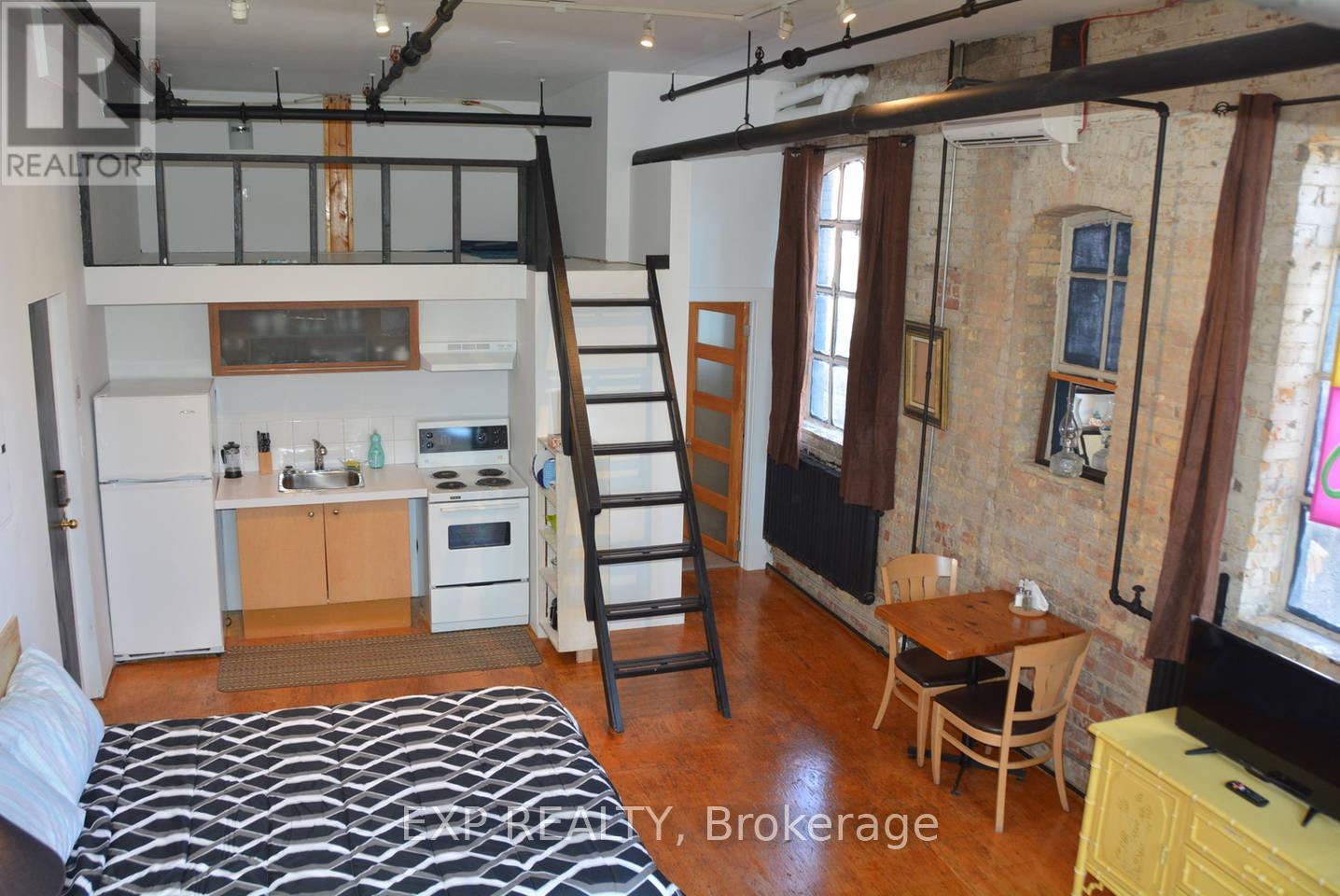 Photo 10 of 2480 Dundas Street W, Toronto ON