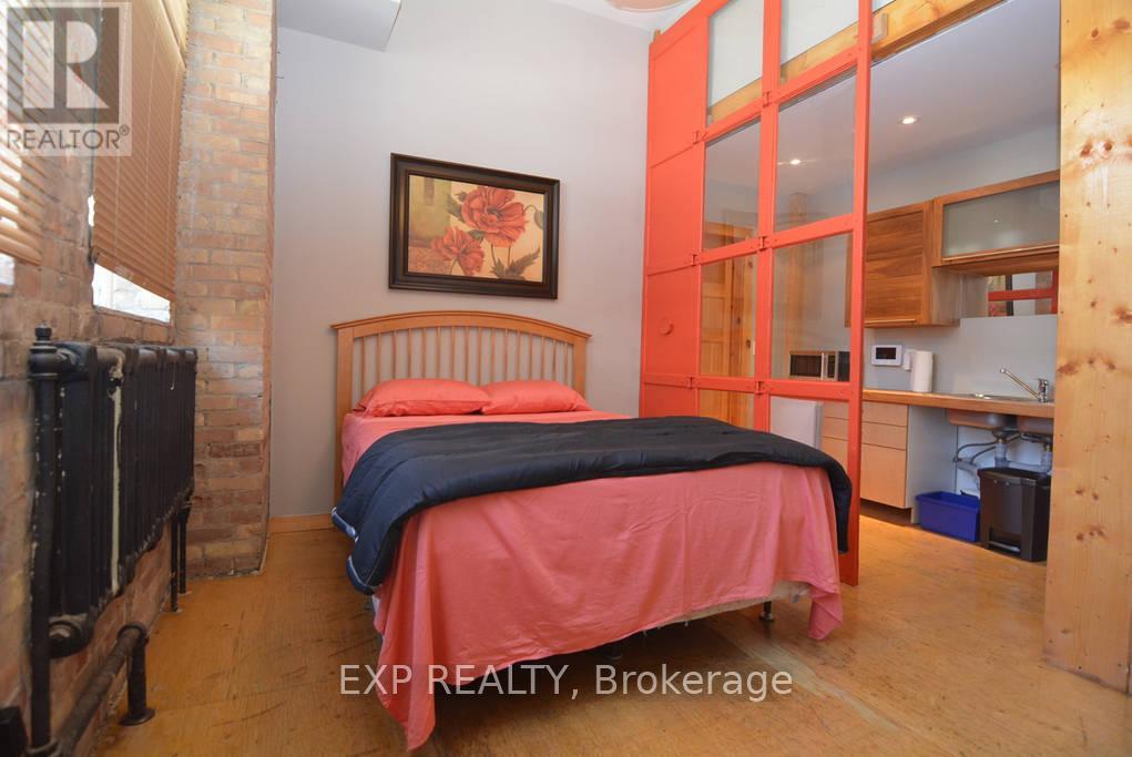 Photo 4 of 2480 Dundas Street W, Toronto ON