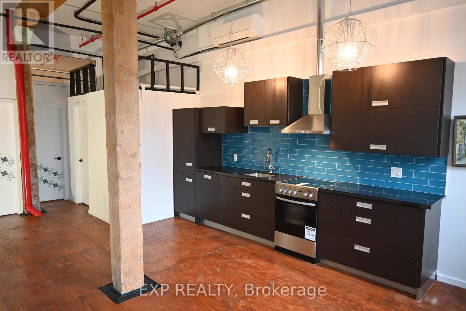 Photo 8 of 2480 Dundas Street W, Toronto ON