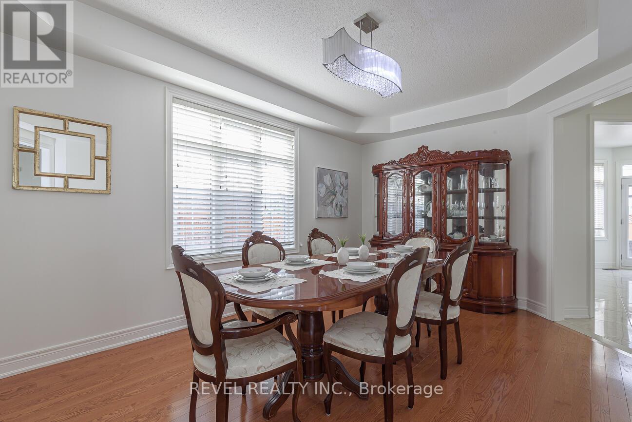 Photo 21 of 56 Redwillow Road, Brampton ON