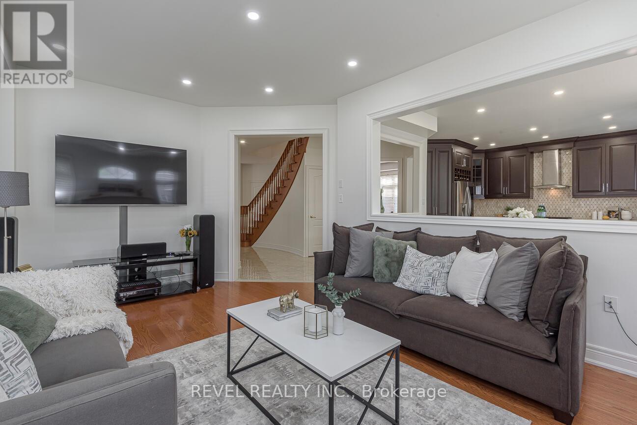Photo 42 of 56 Redwillow Road, Brampton ON