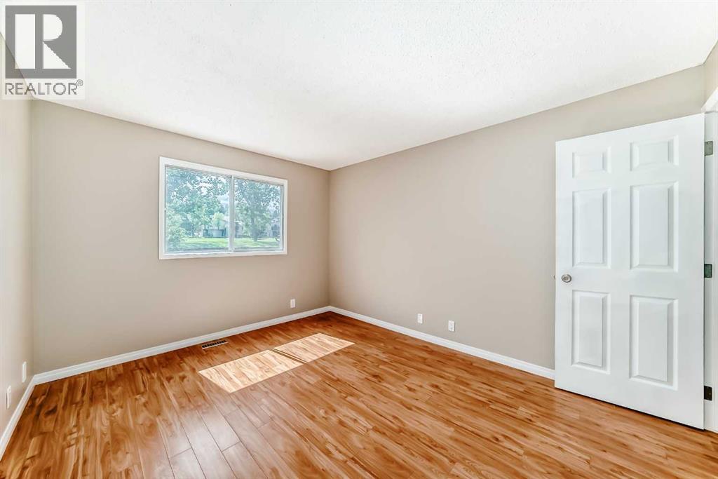 Single Family House 4 Level for Sale in  Sandstone Road NW Sandstone Valley Calgary 
