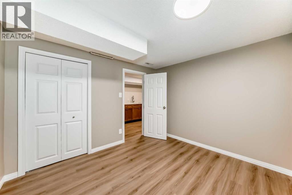 Single Family House 4 Level for Sale in  Sandstone Road NW Sandstone Valley Calgary 