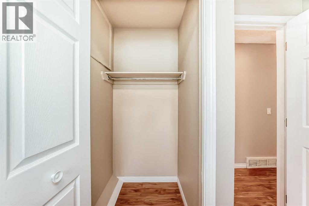 Single Family House 4 Level for Sale in  Sandstone Road NW Sandstone Valley Calgary 